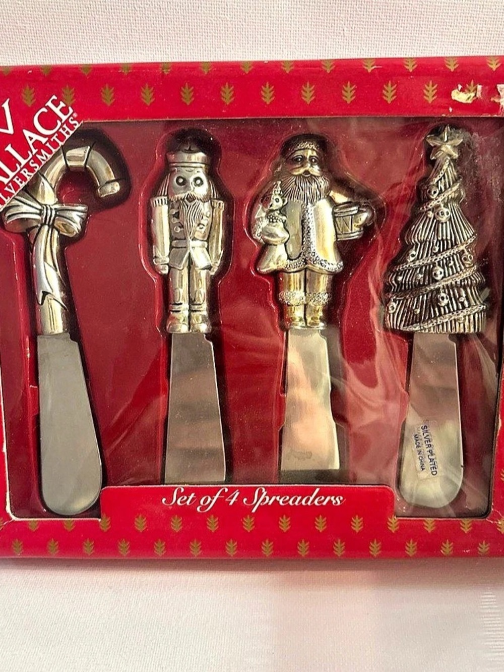Vintage 1998 Wallace Silversmiths Set of 4 Spreaders Silver & Red